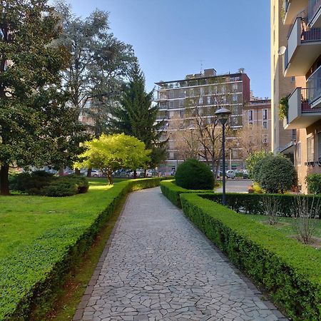 Exclusive Rooftop Apartment With Large Terrace In Solari/Tortona Milan Luaran gambar