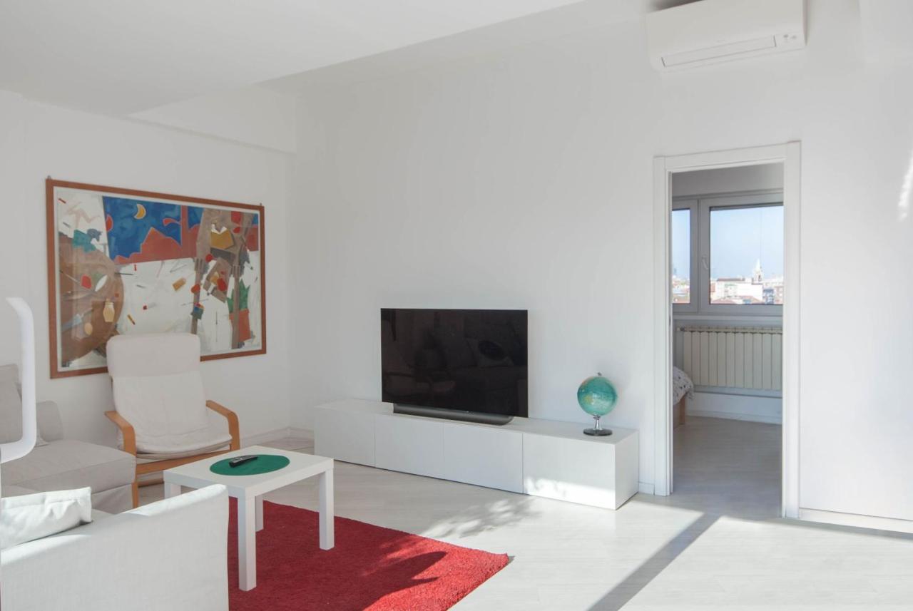 Exclusive Rooftop Apartment With Large Terrace In Solari/Tortona Milan Luaran gambar